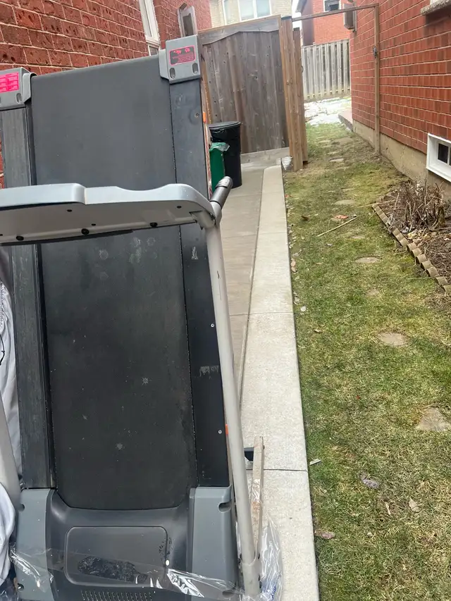 FitnessClub Treadmill in Exercise Equipment in Mississauga / Peel Region - Image 4