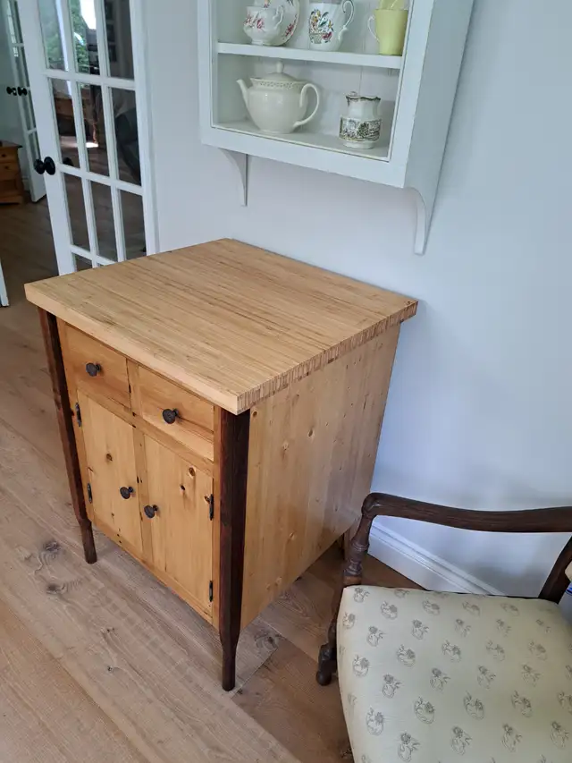 SOLID WOOD CABINET in Hutches & Display Cabinets in City of Toronto - Image 3