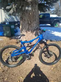 Looking for any old Santa Cruz full suspension mountain bikes 