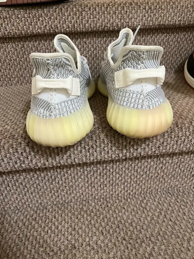 Adidas yeezy 350 static grey in Men's Shoes in Mississauga / Peel Region - Image 4