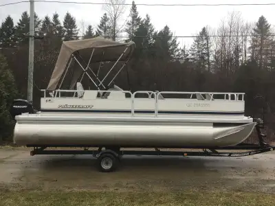 2010 Ponton Princecraft 20 Pieds en excellente condition très propre avec un moteur mercury 25 HP 4...