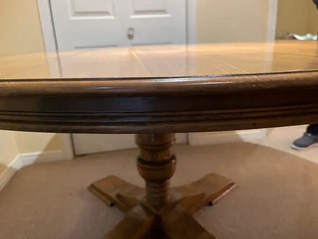 1970s British Tudor Revival Solid Oak 9-Piece Round Dining Set in Dining Tables & Sets in City of Toronto - Image 4