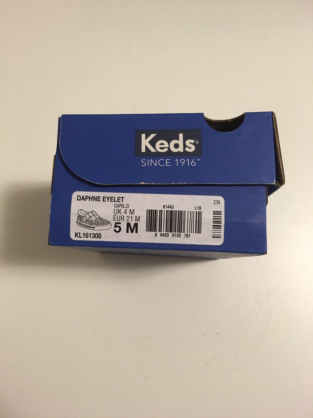 KEDS - NWT - GIRLS 5 DAPHNE EYELET SHOES  in Other in Kingston - Image 3
