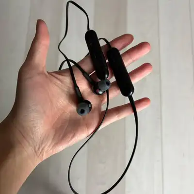 https://www.sony.ca/en/electronics/in-ear-headphones/wi-xb400 it works fine, with microphone and bra...