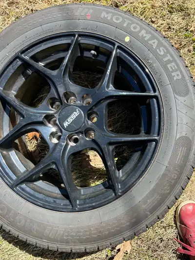 4 pneus d’été Motomaster 185/65R15/ 88H Montés sur des jantes en alliage RSSW chez Canadien Tire Ont...