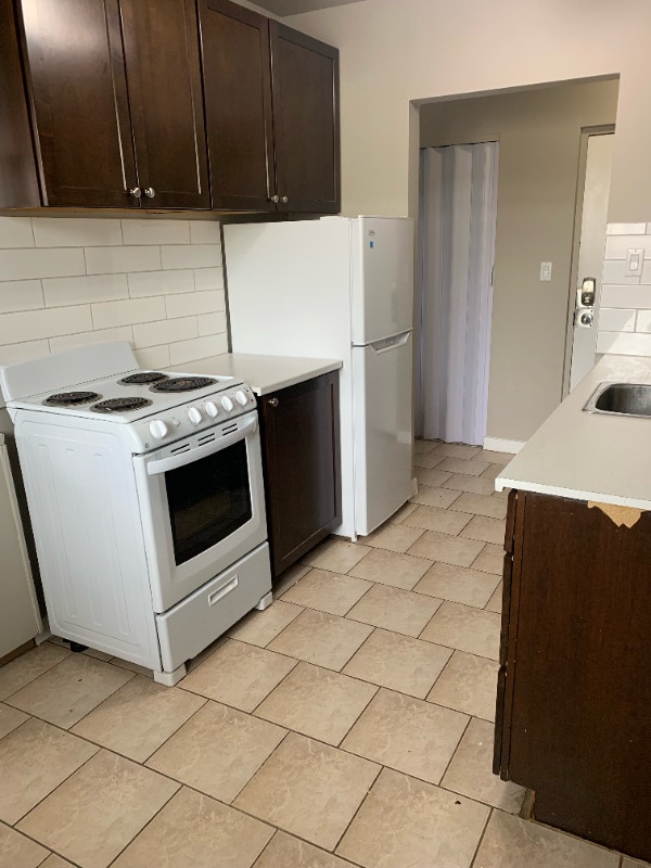 One Bedroom For Rent. Pet Friendly, 250 Signing Incentive Long Term