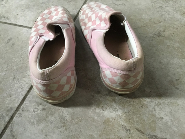 Checkered Pink slip on shoes, Girls’ Sz 4. Ladies’ Sz 6 in Women's - Shoes in Guelph - Image 2