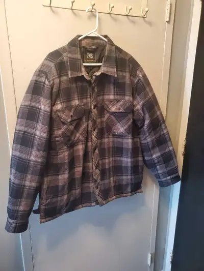 This BC Clothing Co. men's warm sweater in size XXL is perfect for chilly days. It features a classi...