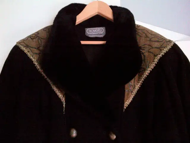 Manteau Noir en laine vierge pure /Black coat pure virgin wool in Women's - Tops & Outerwear in Longueuil / South Shore - Image 4