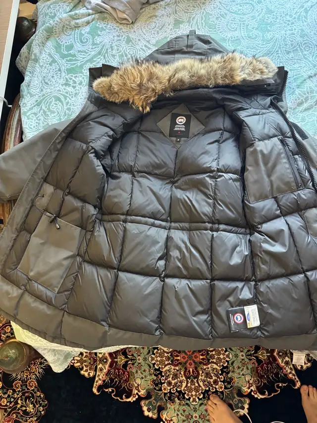 Canada goose parka in Men's in City of Toronto - Image 7