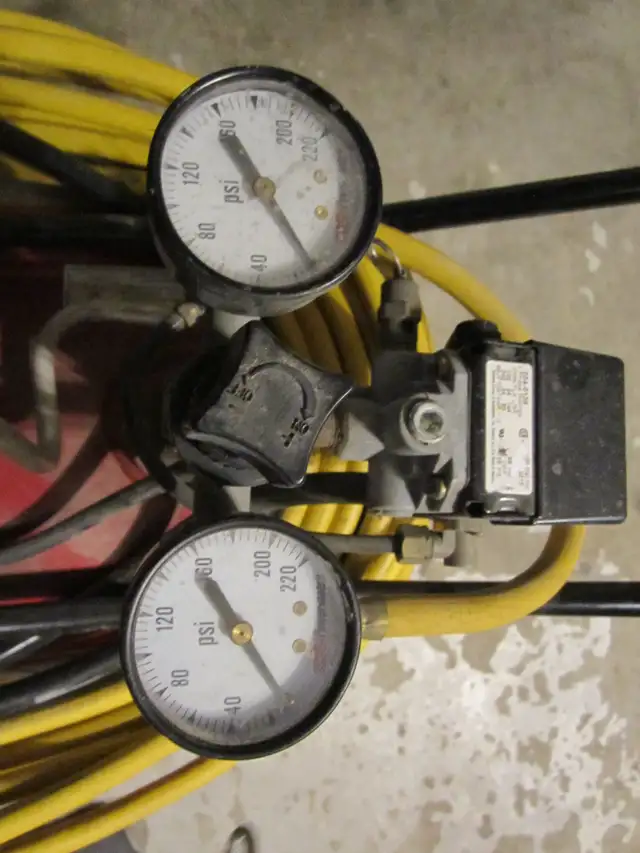 Powermate Air Compressor 20 Gallon and work bench523946887155568641