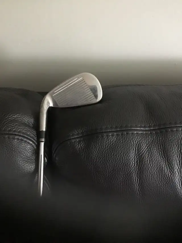 Taylormade R7 3 iron (right handed) in Golf in Brantford - Image 2