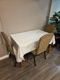 Medium size dining table