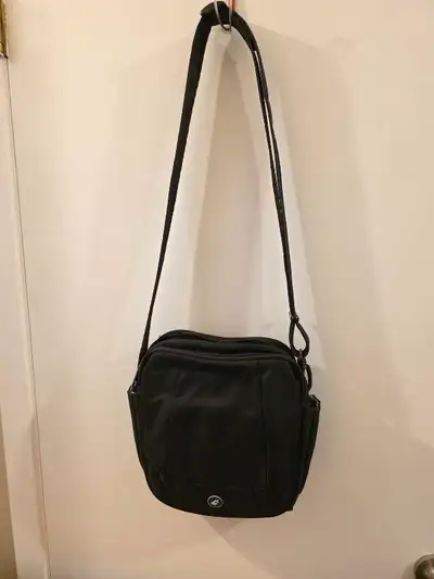Pacsafe Metrosafe 200 Anti-Theft Crossbody Bag Black Travel bag METROSAFE 200 with eXomesh Secure Sh...
