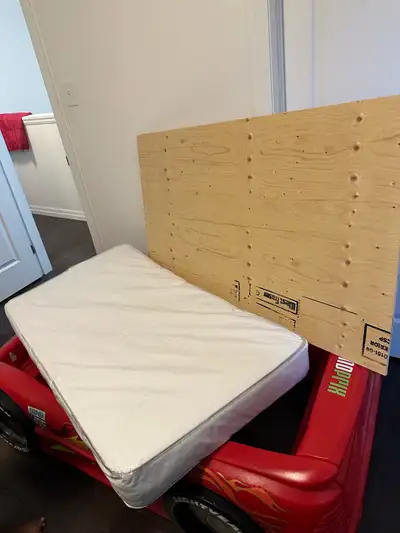 Step2 Lightning McQueen Race Car Bed, View more
