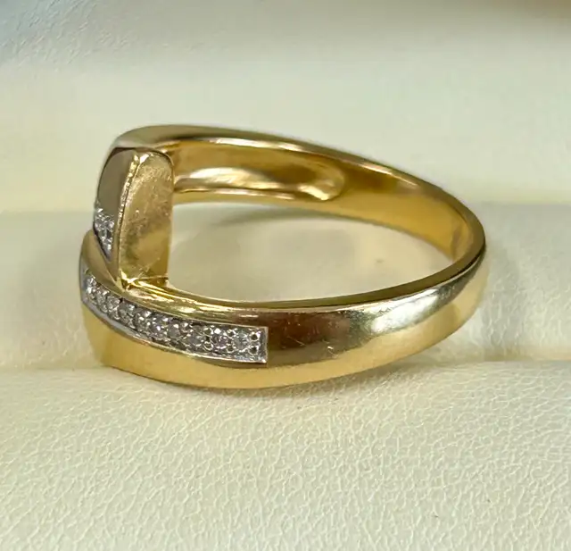 18K Diamond Ring 63240706271747122