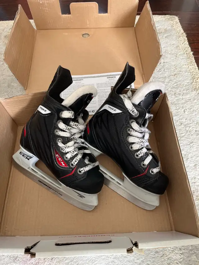 Youth hockey skates size 11.5 in Skates & Blades in Oakville / Halton Region - Image 3