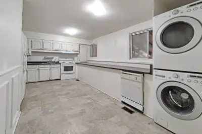 All Inclusive - 3 Bedroom 1 Bath - Upper Unit - East London