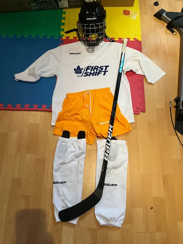 youth hockey equipment (7-10 yo) in Hockey in Markham / York Region - Image 4