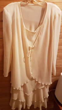 LBTGQ WELCOME-MOTHER OF BRIDE CHIFFON DRESS LIKE NEW SIZE-18