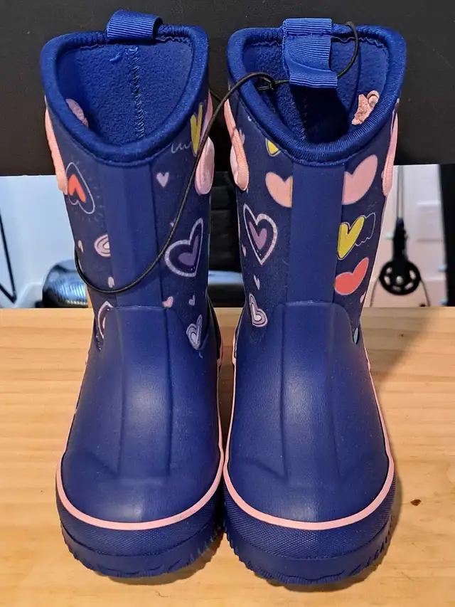 New Baby/Toddler Girls "Hearts" Winter Lined Boots; Size 6  in Kids & Youth in Calgary - Image 3