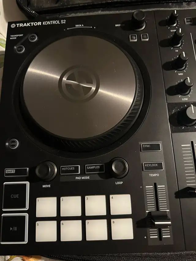 Native Instruments Traktor S2 MKIII DJ Controller  in Performance & DJ Equipment in Calgary - Image 3