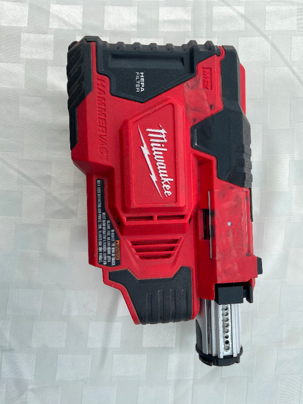 Milwaukee M12 12V Universal HAMMERVAC Dust Extractor Kit in Power Tools in Burnaby/New Westminster - Image 2