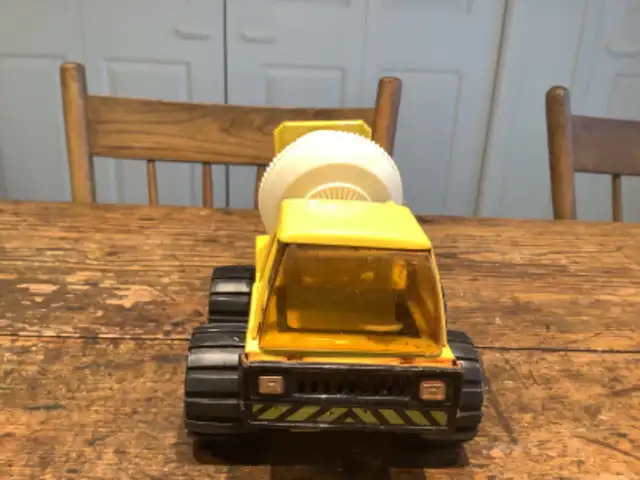 Vintage Buddy L. Yellow Cement Truck White Mixer in Toys & Games in Winnipeg - Image 3