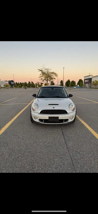 Mini Cooper hardtop S 2012 123,172 KMs -Automatic -New summer tires on alloys -Winter tires are on w...