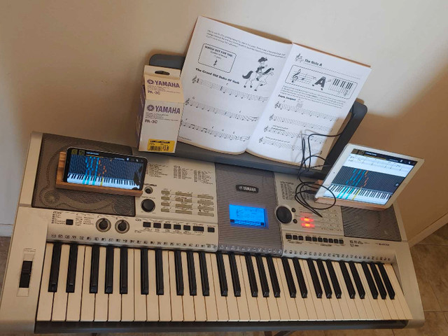 Yamaha E4  digital piano keyboard  new Version condition ,stand  in Pianos & Keyboards in Burnaby/New Westminster - Image 4
