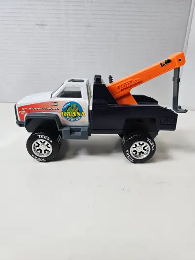 This Tonka toy tow truck is a classic piece perfect for imaginative play. Featuring a durable plasti...