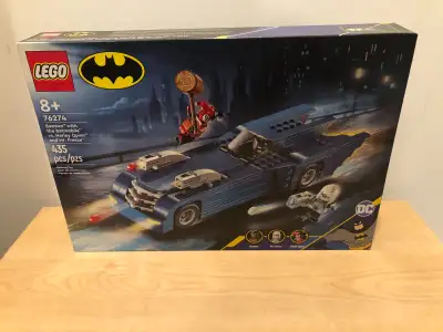 LEGO set 76274 Batman & Batmobile vs Harley Quinn and Mr Freeze, View more