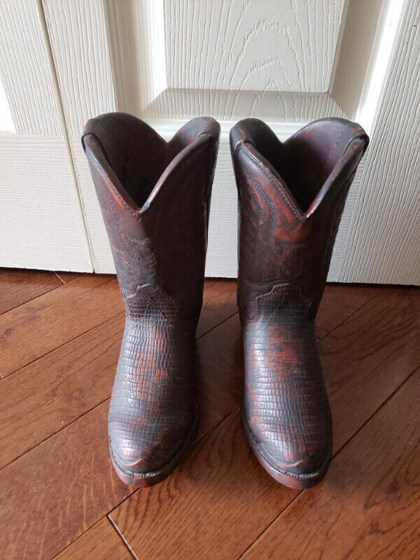 Cowboy Boots sculpture in Home Décor & Accents in Kingston - Image 3