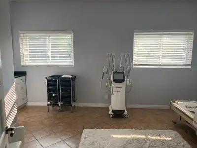 room for rent in a hair salon , View more