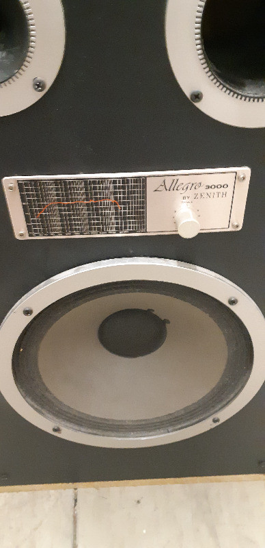 HAUT PARLEUR ZENITH ALLEGRO MC3000 SPEAKER SYSTEM dans Haut-parleurs  à Longueuil/Rive Sud - Image 3