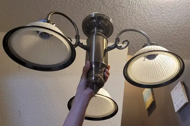 Chandelier with 3 Pendant Lights in Indoor Lighting & Fans in Mississauga / Peel Region - Image 3