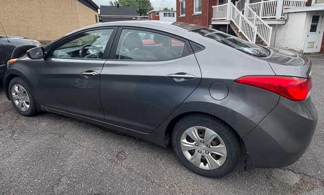 Hyundai Elantra dans Autos et camions  à Granby
