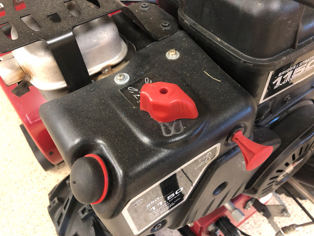 Craftsman 27” 2-Stage Snowblower in Snowblowers in St. Albert - Image 4