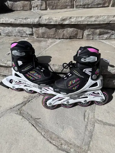 Excellent condition kids adjustable rollerblades. Bladerunner Phaser Flash G. Adjustable size 11J-1.