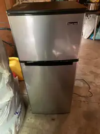  Mini fridge
