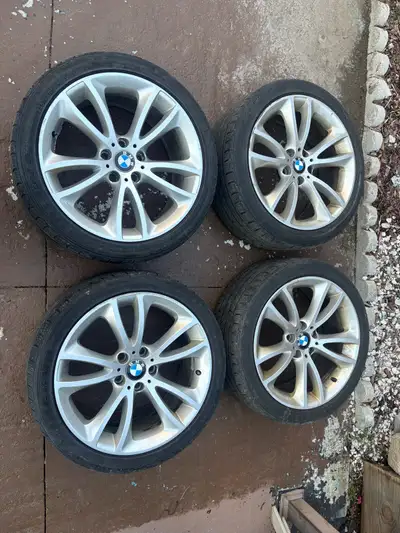 245/40R19 5x120 Bolt pattern. Rims in good condition. With 4 used winter tires. Off a 2015 BMW 535i