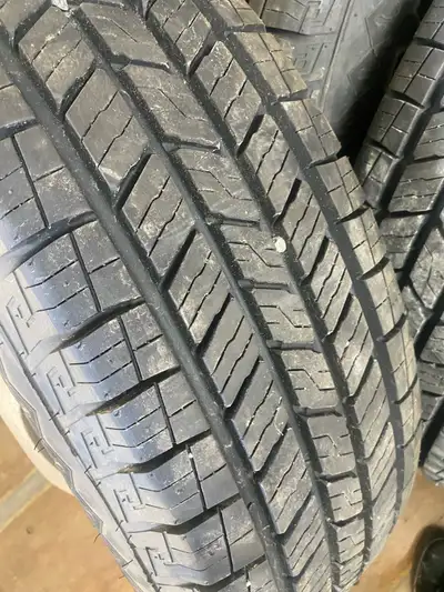 6 tires and rims off a ford duelly almost no miles on these 2000 firm