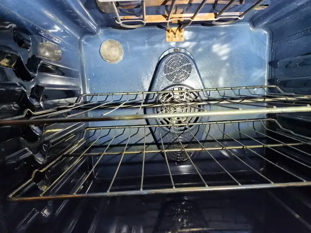Cuisiniere induction Samsung -bon etat in Stoves, Ovens & Ranges in Longueuil / South Shore - Image 3