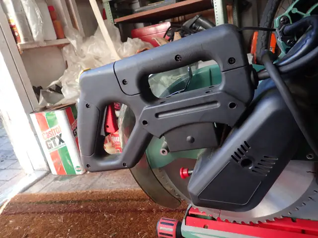 12" Sliding Compound Miter Saw by General in Power Tools in Thunder Bay - Image 9