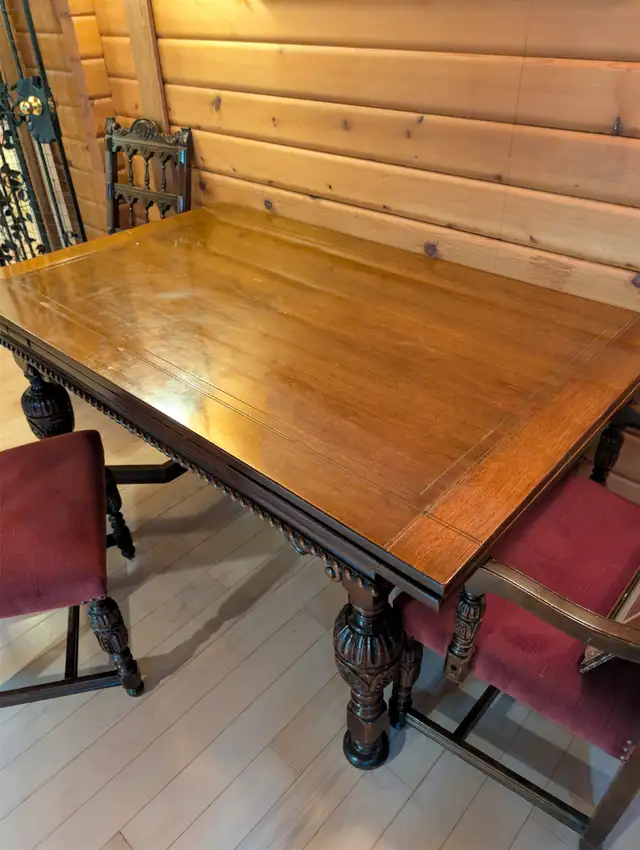 Antique Dining Set with Hutch in Dining Tables & Sets in Mississauga / Peel Region - Image 3