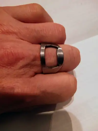 Bague Ouvre Bouteille Grandeur 11 20$ Cash