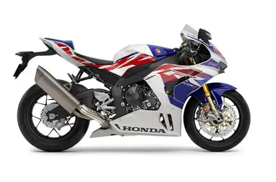 2022 Honda CBRRR-SP with only 390km Comes all factory with 3M rock protection film Purchased here in...
