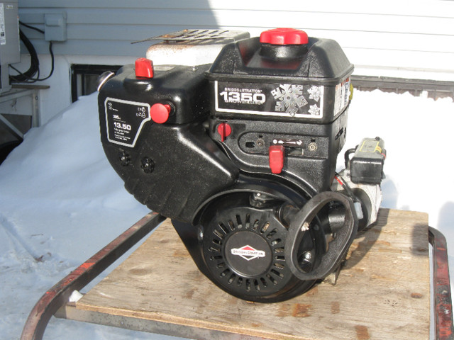 moteur souffleuse 305cc briggs & stratton 13.50 shaft 3/4 & 1 po dans Tondeuses et souffleuses  à Laval/Rive Nord