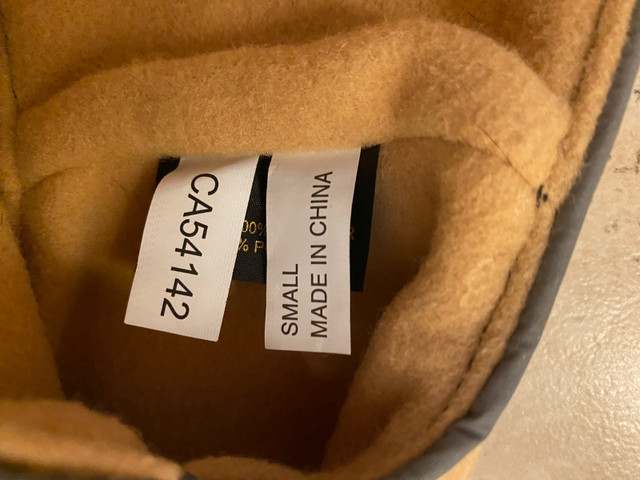 Shedrow dog jacket - size small - like new - PU Markham  in Accessories in Markham / York Region - Image 3