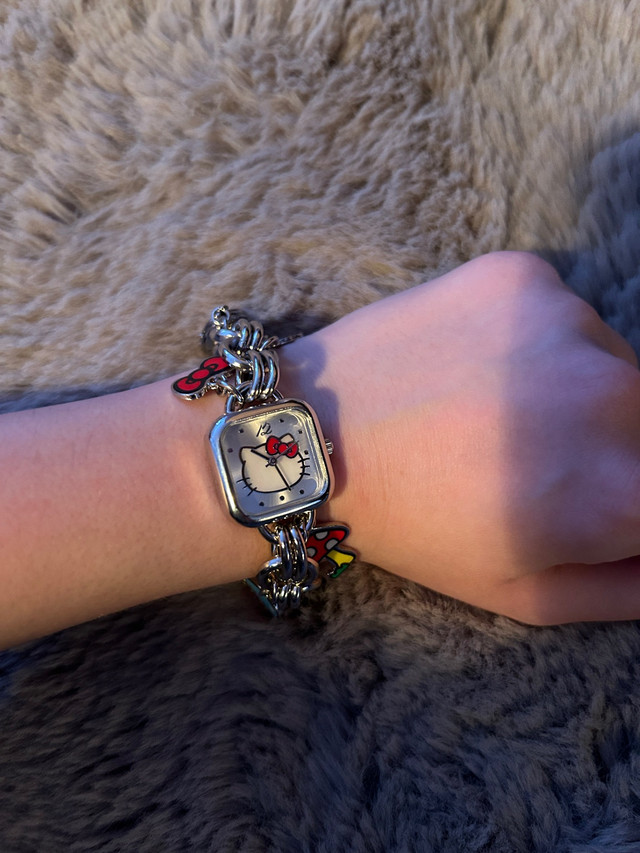 cute hello kitty charm watch in Jewellery & Watches in Longueuil / South Shore - Image 4